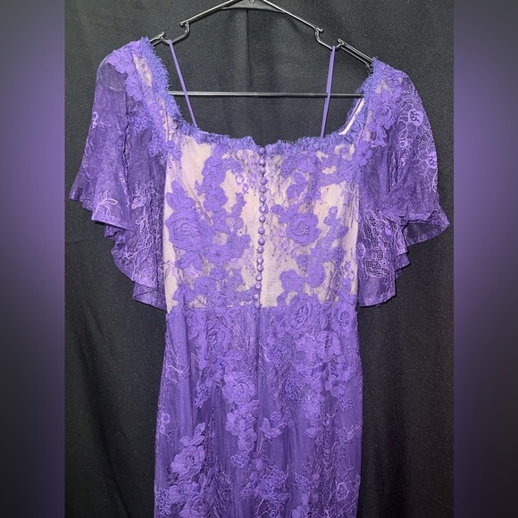 Badgley Mischka NWT Size 6 Deep-Purple Off-The-Shoulder Lace Gown - Picture 6 of 15